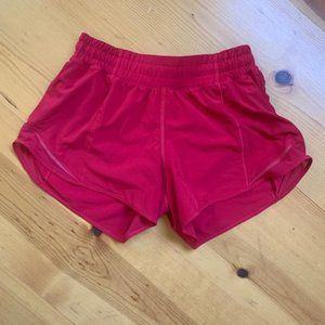 Lululemon Hotty Hot short 4" size 6